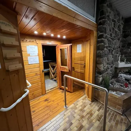 Waldtraum Schwimmbad Sauna Kinderbett Wandern באד הרצבורג