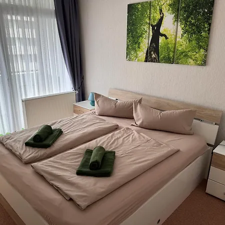 Waldtraum Schwimmbad Sauna Kinderbett Wandern *